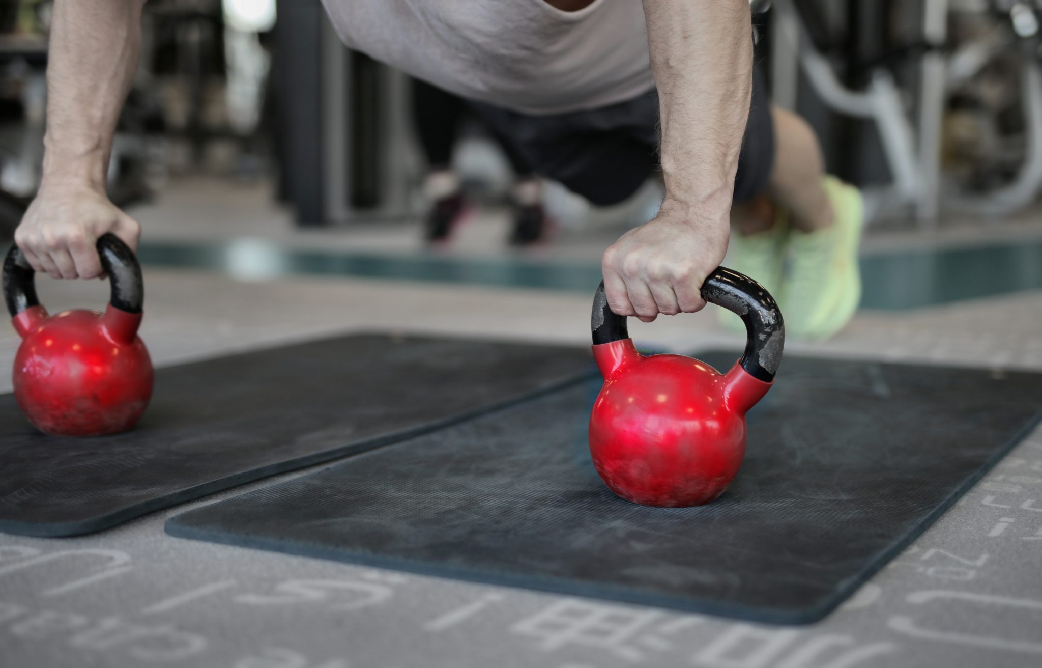 6 Benefits of Adding Kettlebells to Your Workout (Men AND Women)